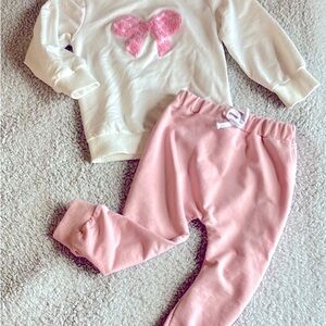 White and Pink Boutique Bow shirt and Pants Set size 110 (3/4)